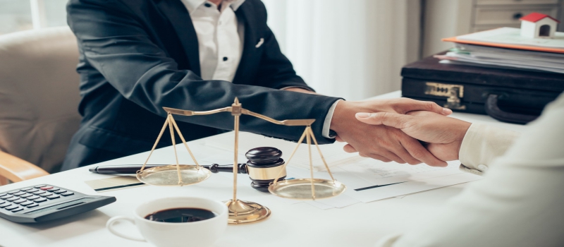 Stay away from legal troubles by hiring a business litigation attorney